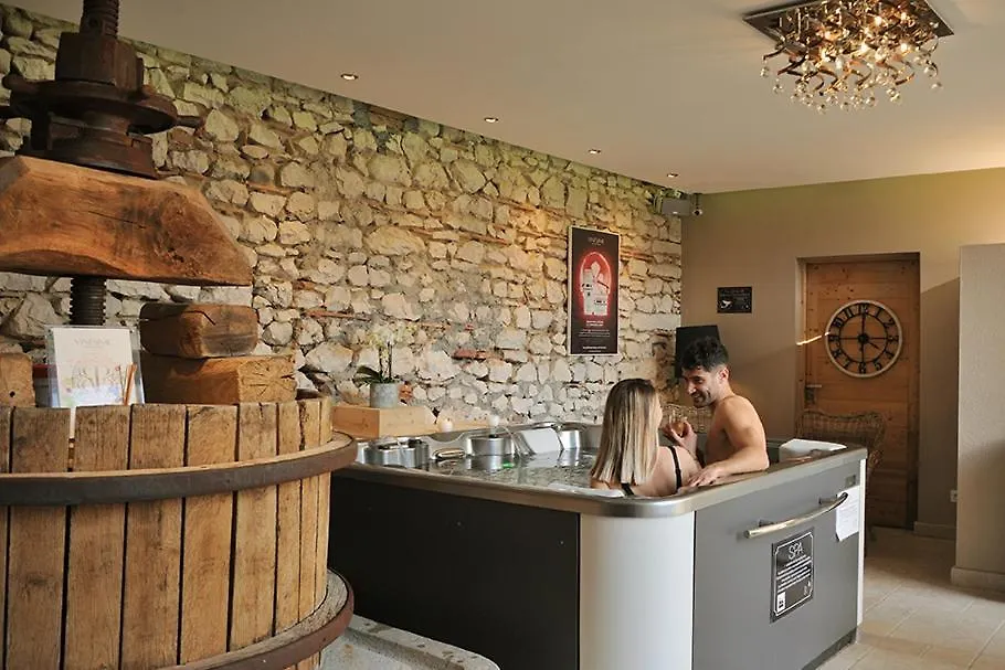 Les Villas Du Domaine De Suzel Vignieu 3*,  France